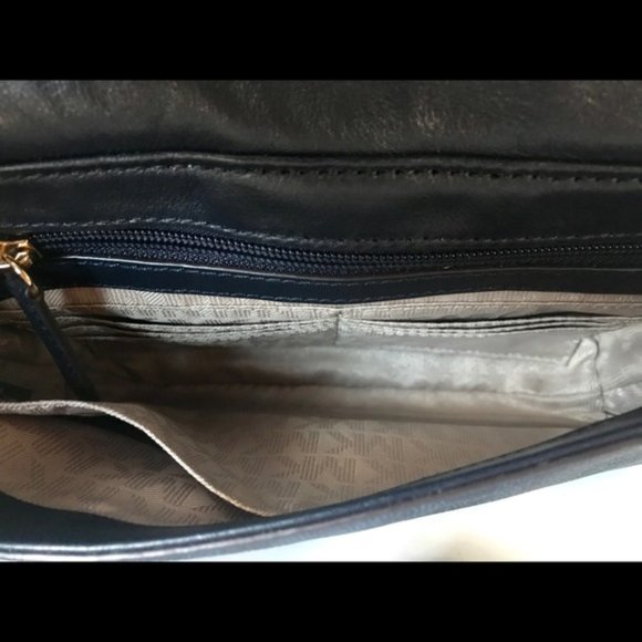 Michael Kors Charlton Logo Large Cross Body Bag - Picture 7 of 7